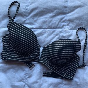Ribbed bikini top